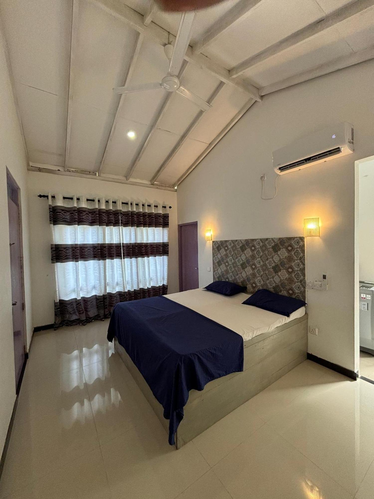 House 73 Hotell Unawatuna Exteriör bild
