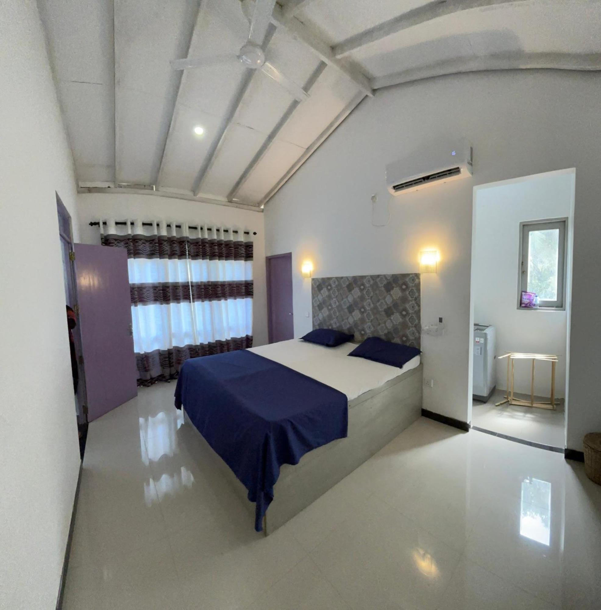 House 73 Hotell Unawatuna Exteriör bild